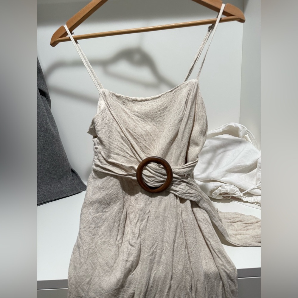 Elegant beige linen Sleeveless Dress - Picture 2 of 5